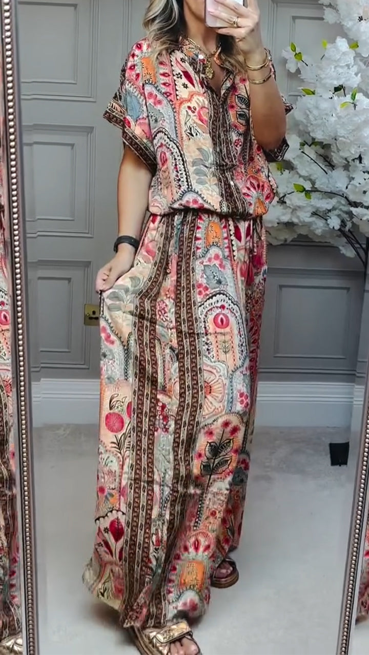 חליפה נינוחה בגזרה רחבה עם צווארון עגול והדפס