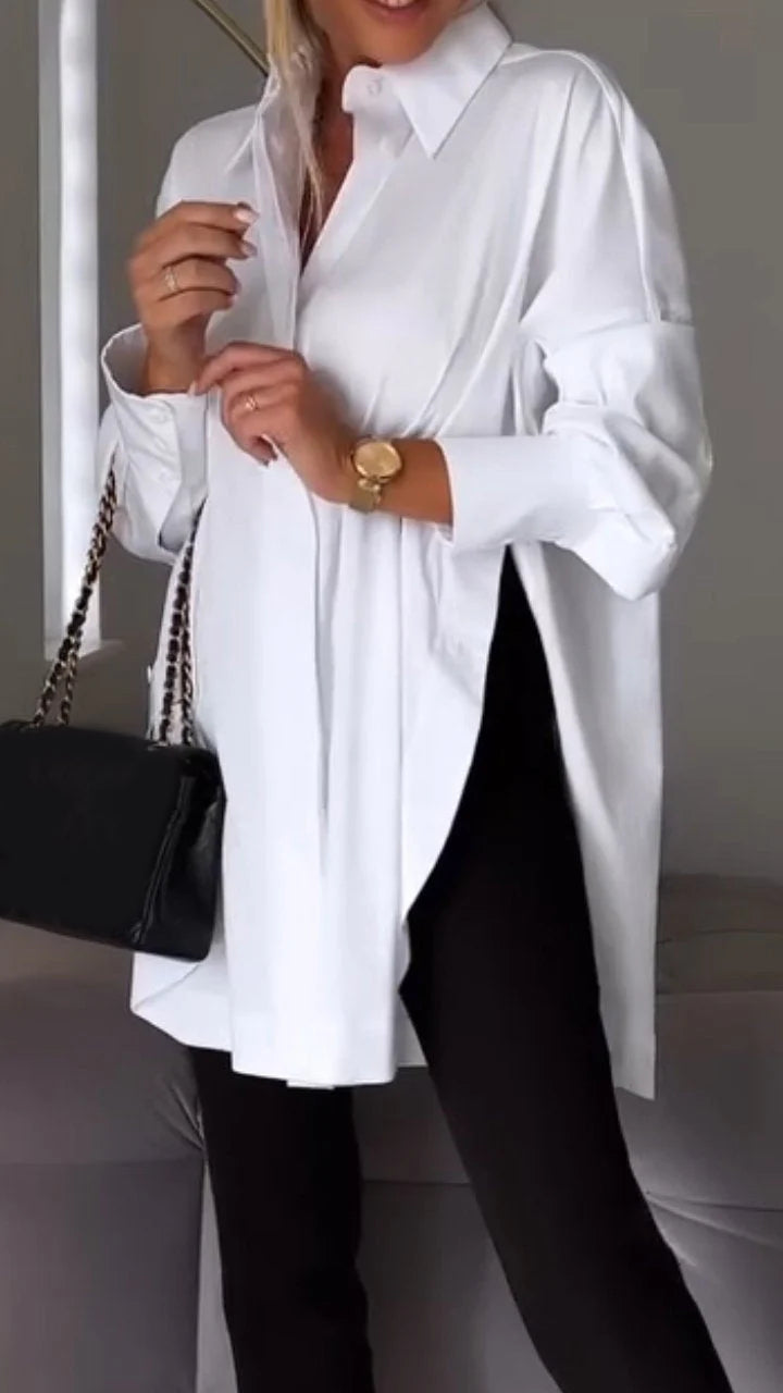 חולצה לבנה עם דש ופרט שסע