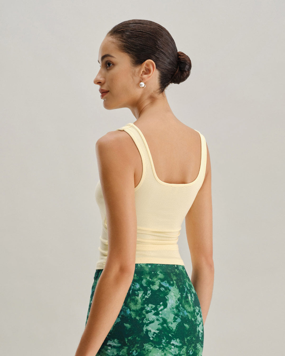 Gelbes V-Ausschnitt Tanktop aus Rippstrick