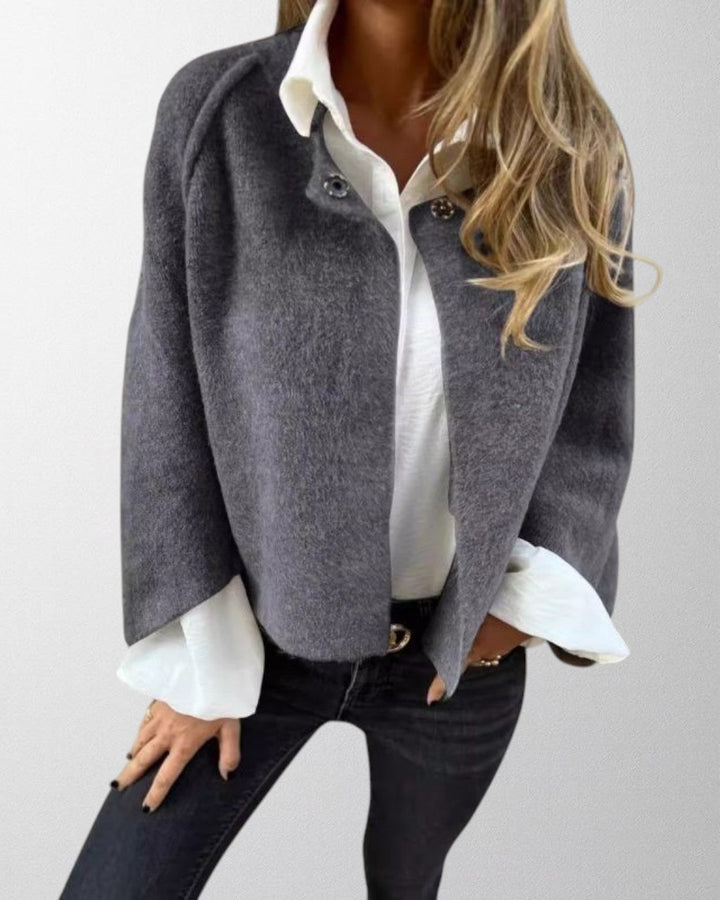 Olivia – Chic Short Jacket with Stylish Flared Sleeves