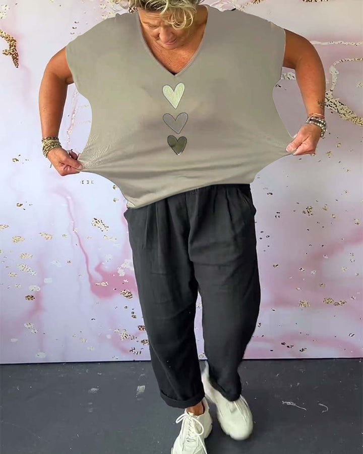 חולצת אהבה עם צווארון V ושרוולים קצרים