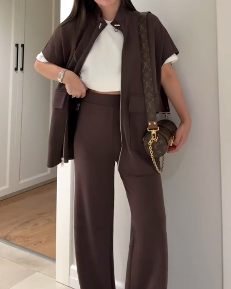 סט טופ ומכנסיים בגזרה נמתחת עם מותן רגוע