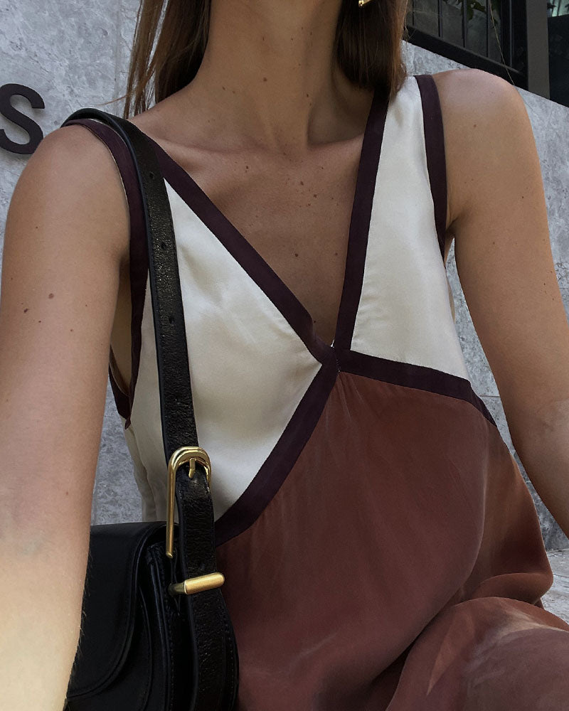 שמלה אופנתית עם צווארון V וצבעים בגוון צבעים