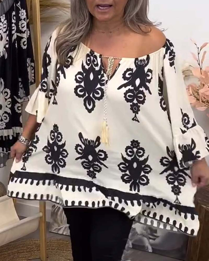 חולצה עם גזרה רחבה וגזרה פתוחה