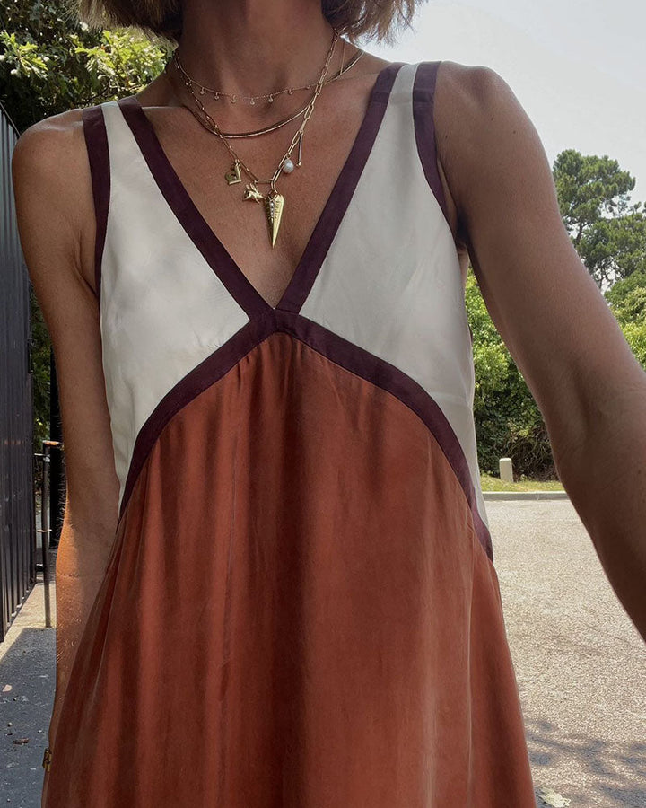 שמלה אופנתית עם צווארון V וצבעים בגוון צבעים