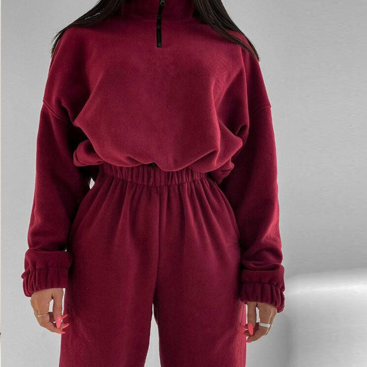 אנסמבל שני חלקים עם צווארון עומד וגזרה נינוחה