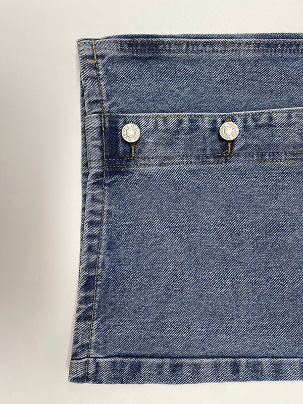 High-Waisted Loose-Fit Jeans with Buttoned Pockets