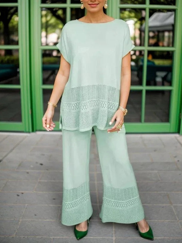 סט של חולצה עם צווארון עגול ושרוולים קצרים בעיצוב חלול ומכנסיים רחבים