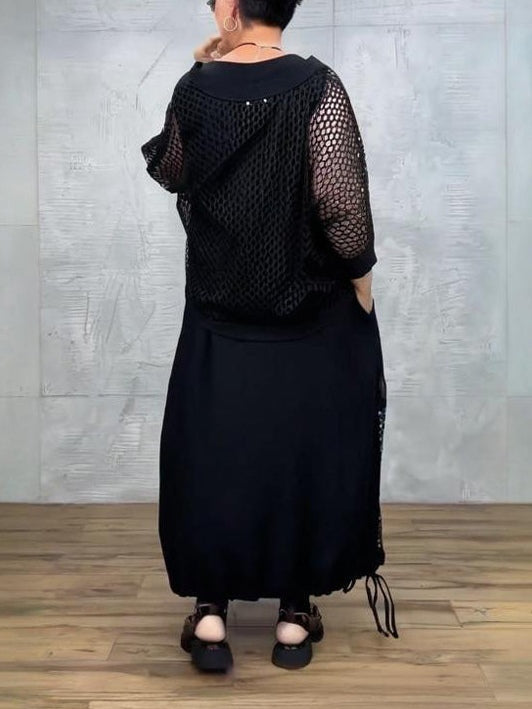 שמלה שחורה ללא שרוולים מרשת עם כיסוי תואם
