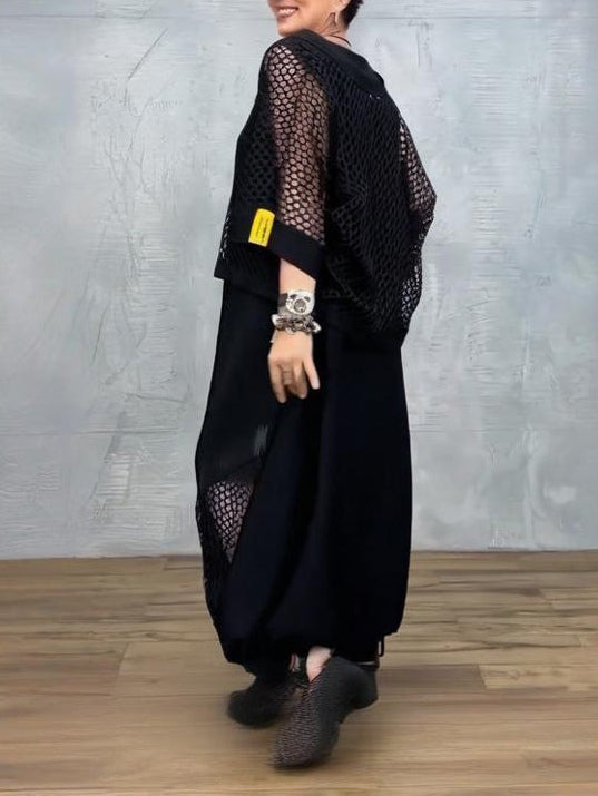 שמלה שחורה ללא שרוולים מרשת עם כיסוי תואם