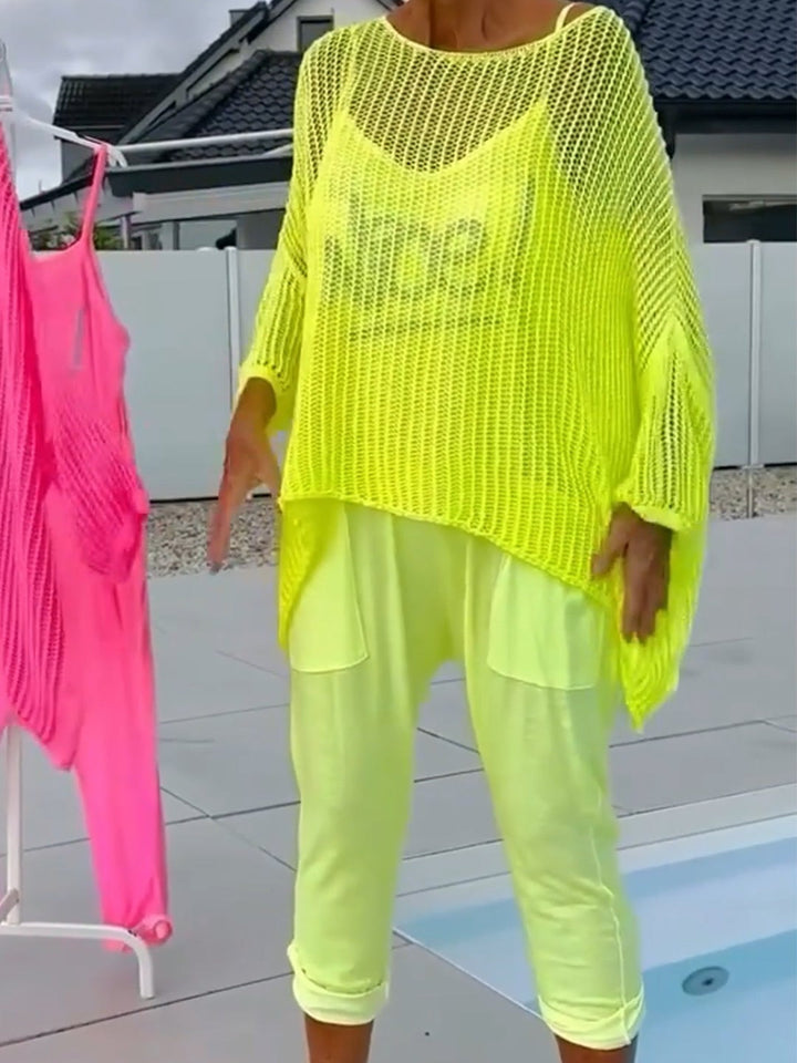 סט קז'ואל: אוברול עם הדפס אותיות וכיסוי גזור