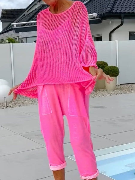 סט קז'ואל: אוברול עם הדפס אותיות וכיסוי גזור