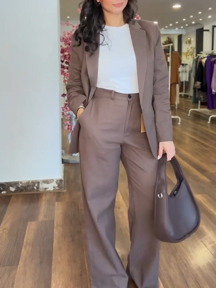 חליפת שני חלקים ורודה שיקית עם אלגנטיות מודרנית