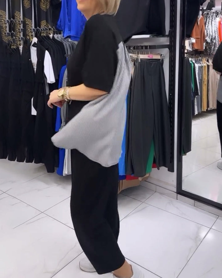חולצה עם פסים דקים בגזרה נינוחה וטלאים