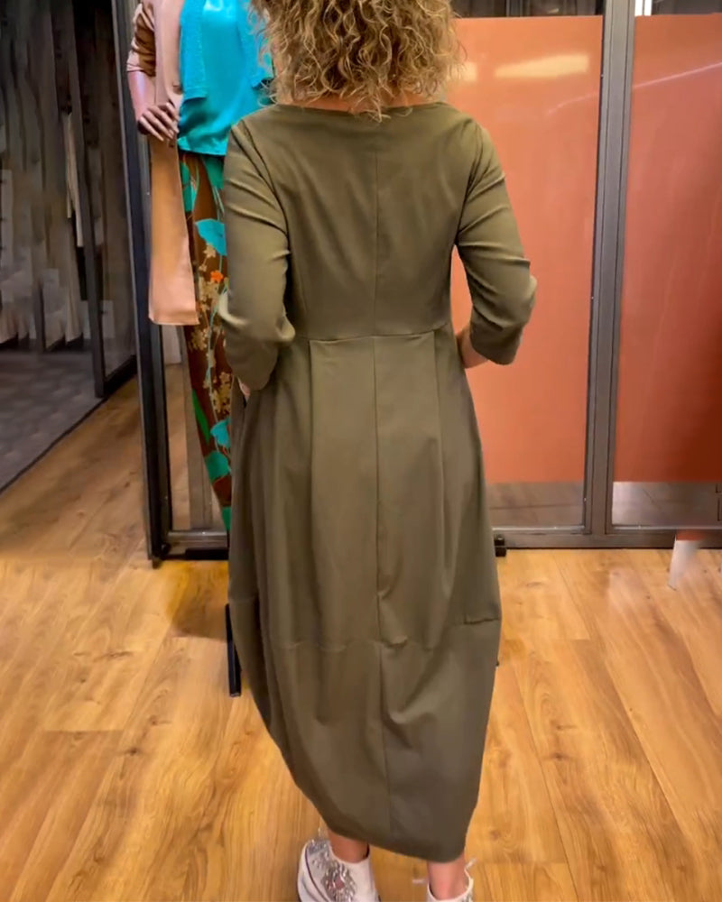 שמלה עם צווארון עגול ושרוולים שלושה רבעים
