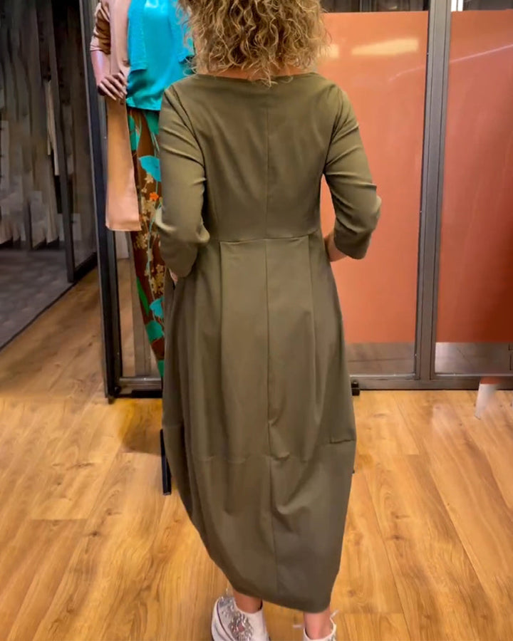 שמלה עם צווארון עגול ושרוולים שלושה רבעים