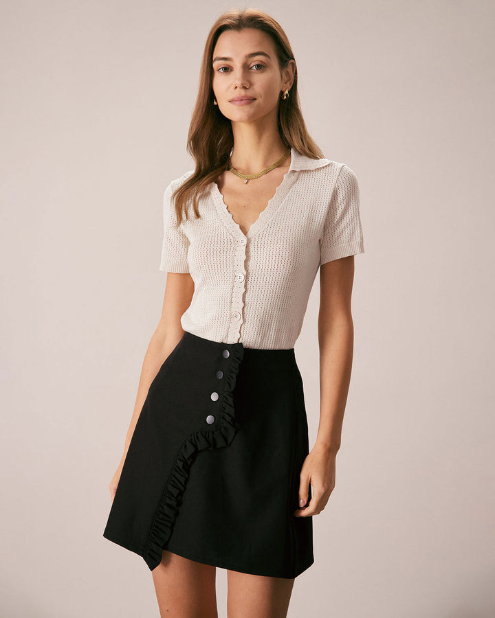 Hautfarbenes V-Ausschnitt Pointelle-Strick-T-Shirt mit Knopfleiste