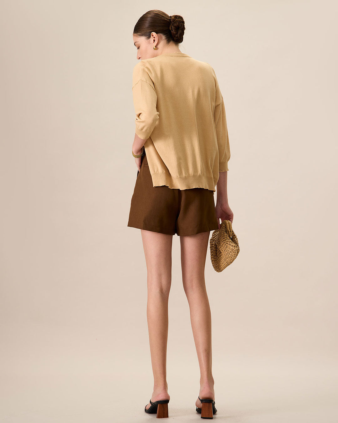 Khakifarbene Damen-Strickjacke aus geripptem Tencel mit Rundhalsausschnitt